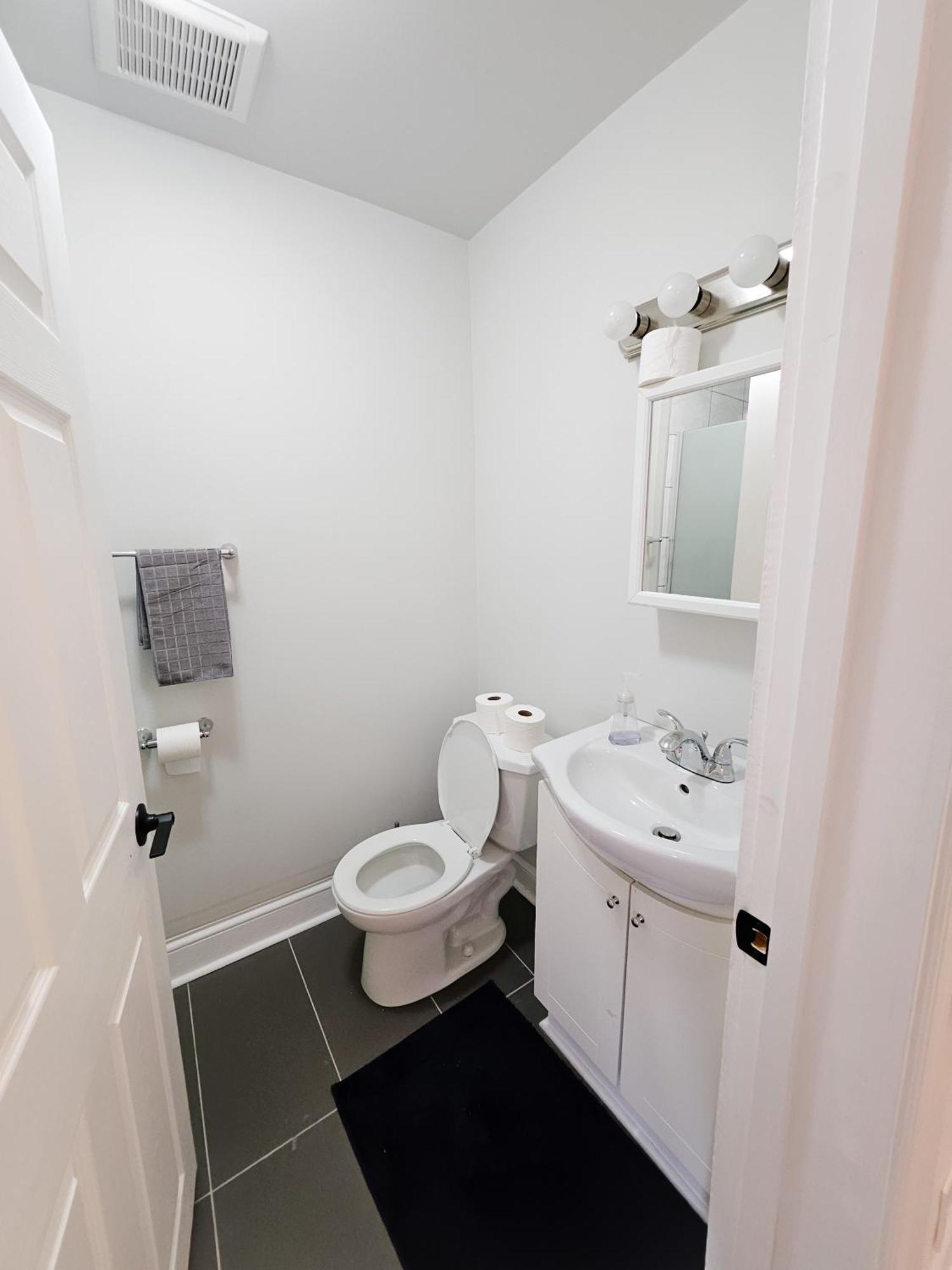Ottawa Downtown Cozy Guesthouse מראה חיצוני תמונה